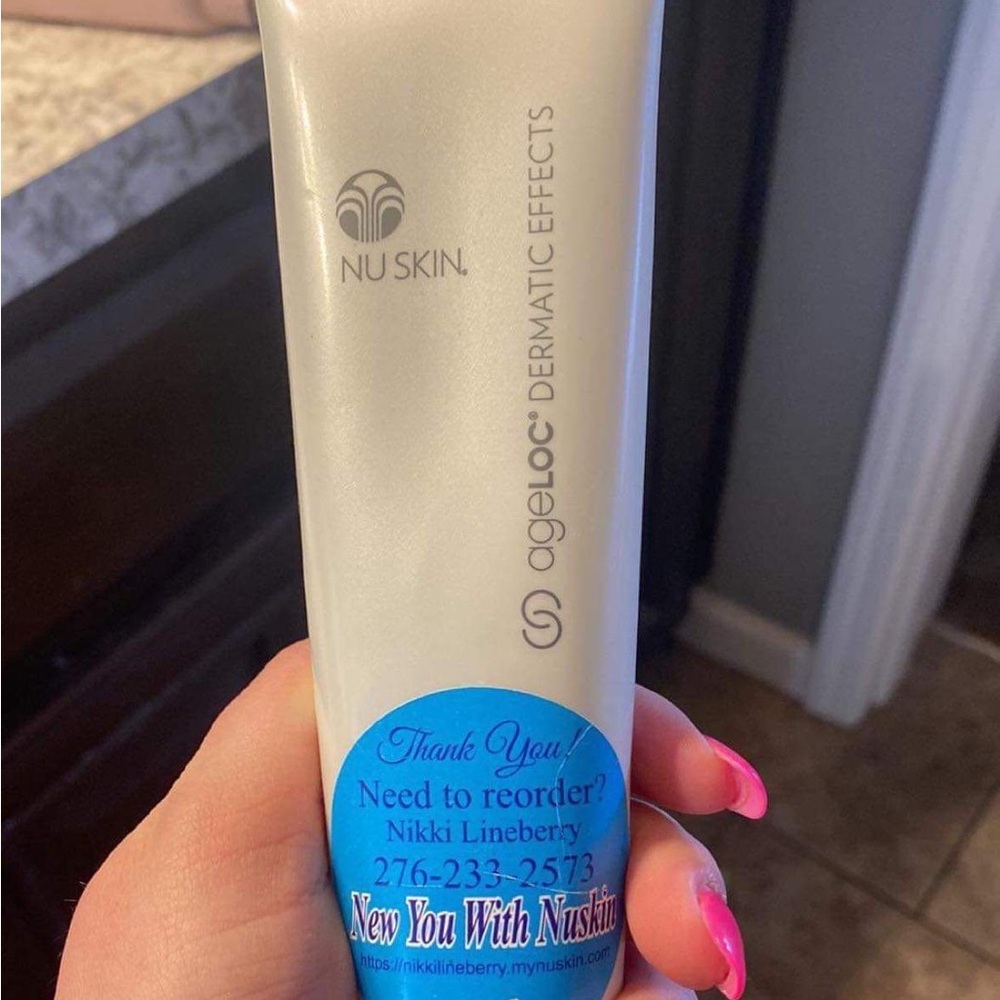 Honey and hibiscus cream tightens up the skin Use anywhere from the neck down!